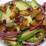 Фоторецепт: Салат с авокадо и тыквенными семечками