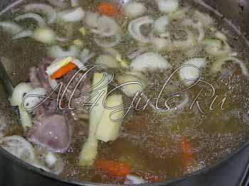 Добавить в суп подготовленные ингредиенты