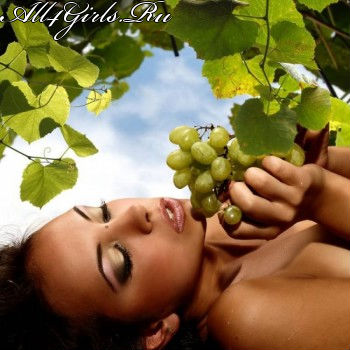 Содержащаяся в винограде фруктовая кислота обладает  очищающим, отбеливающим и омолаживающим действием
